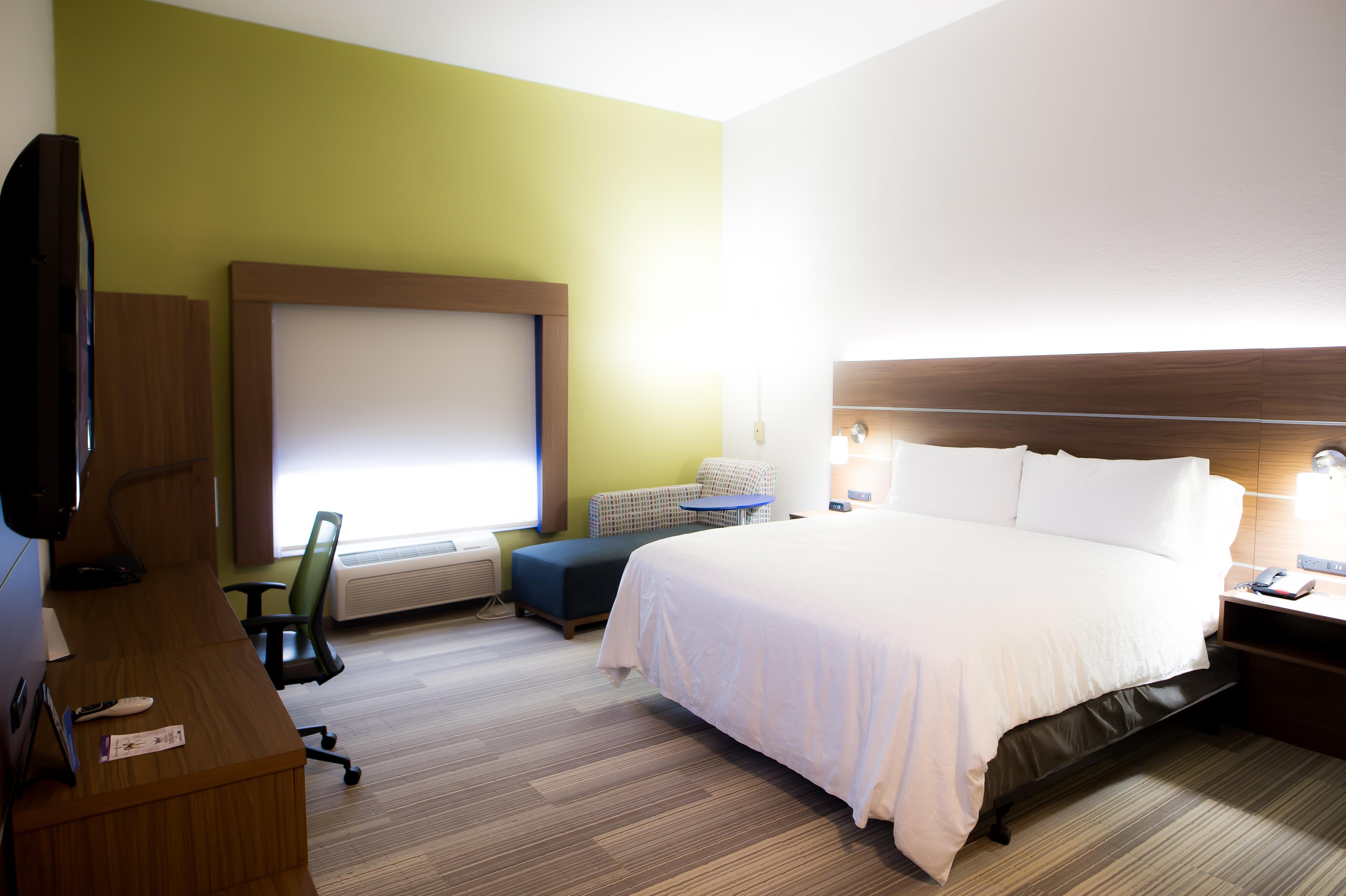 Holiday Inn Express & Suites Стейтсвил Екстериор снимка