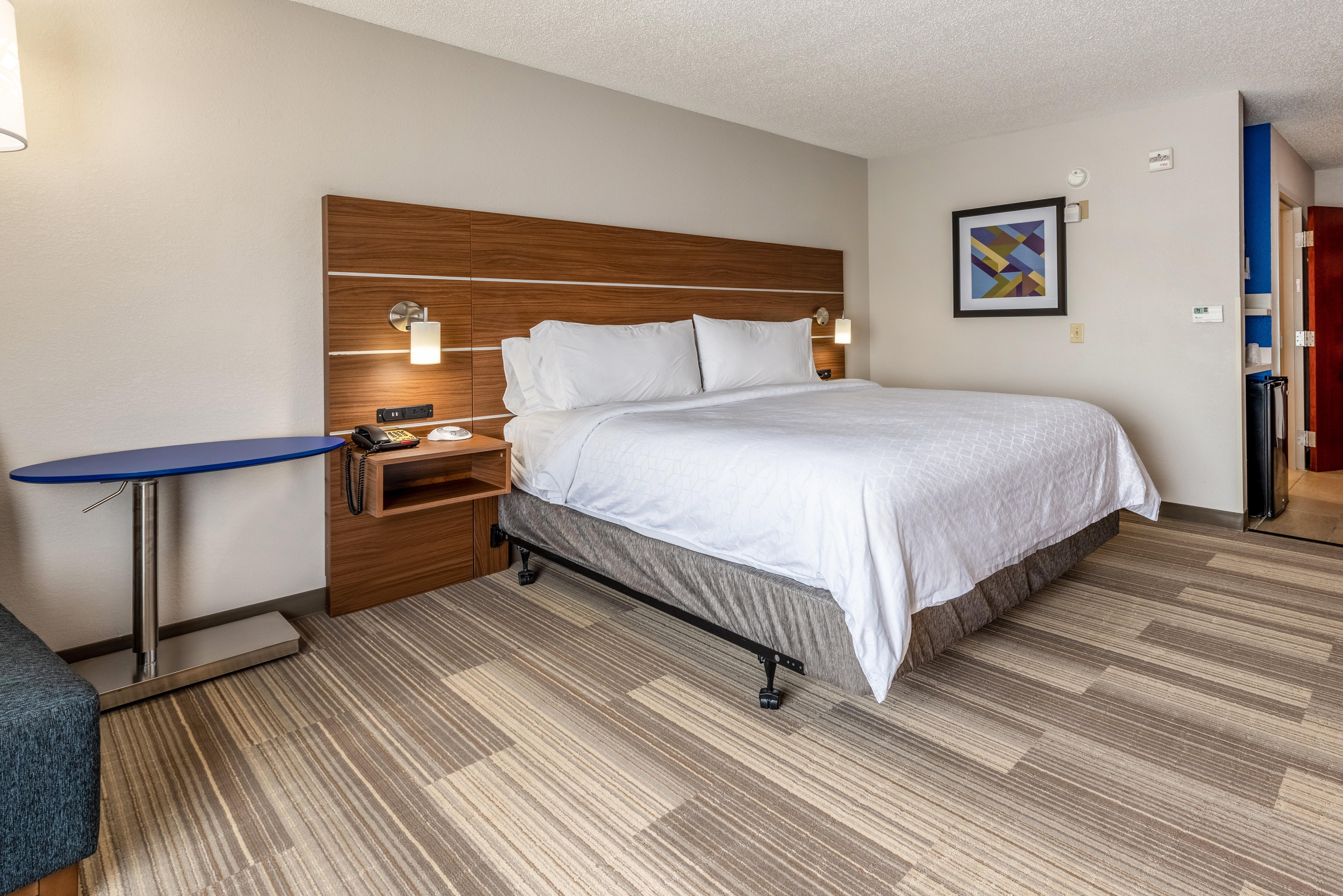 Holiday Inn Express & Suites Стейтсвил Екстериор снимка