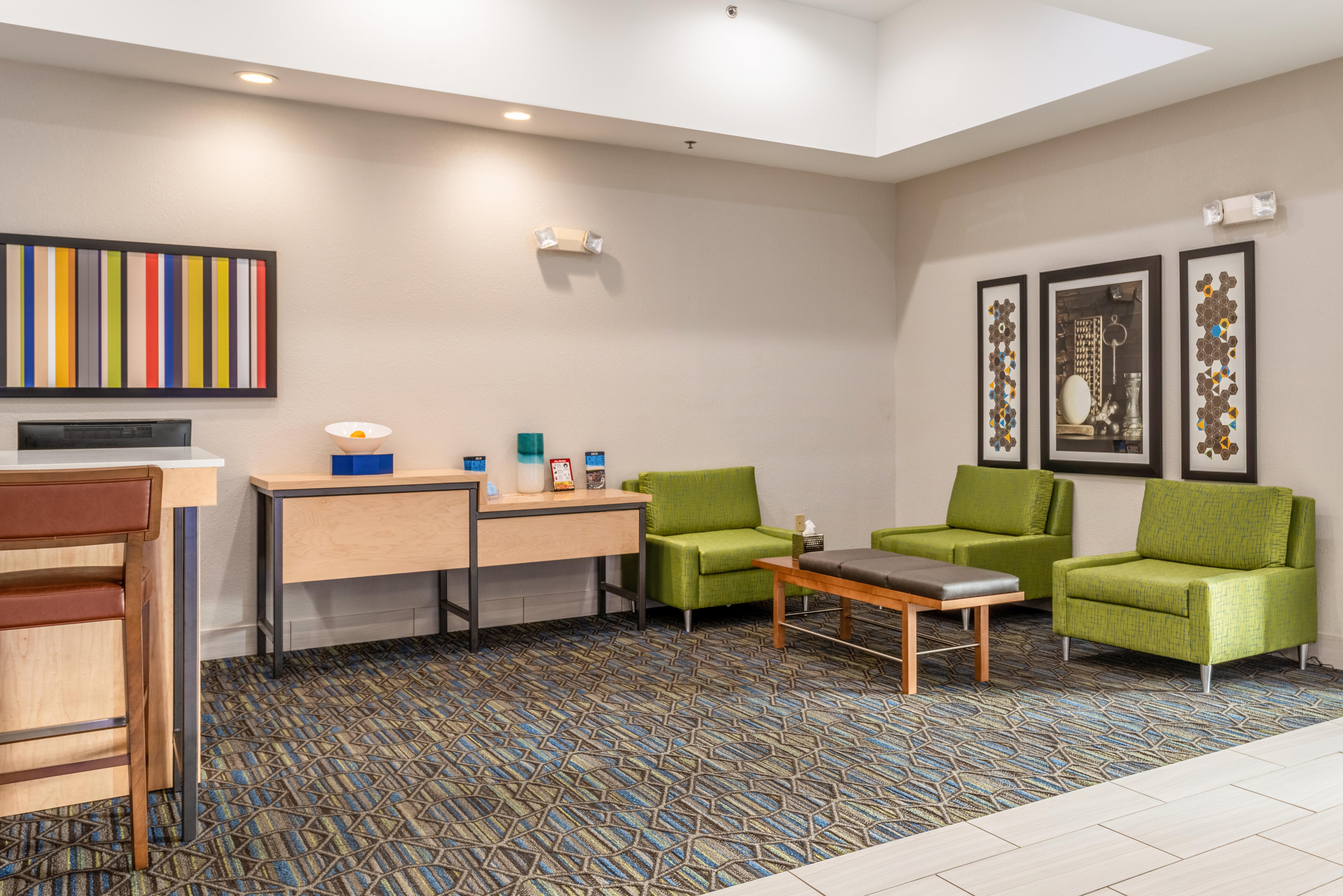 Holiday Inn Express & Suites Стейтсвил Екстериор снимка