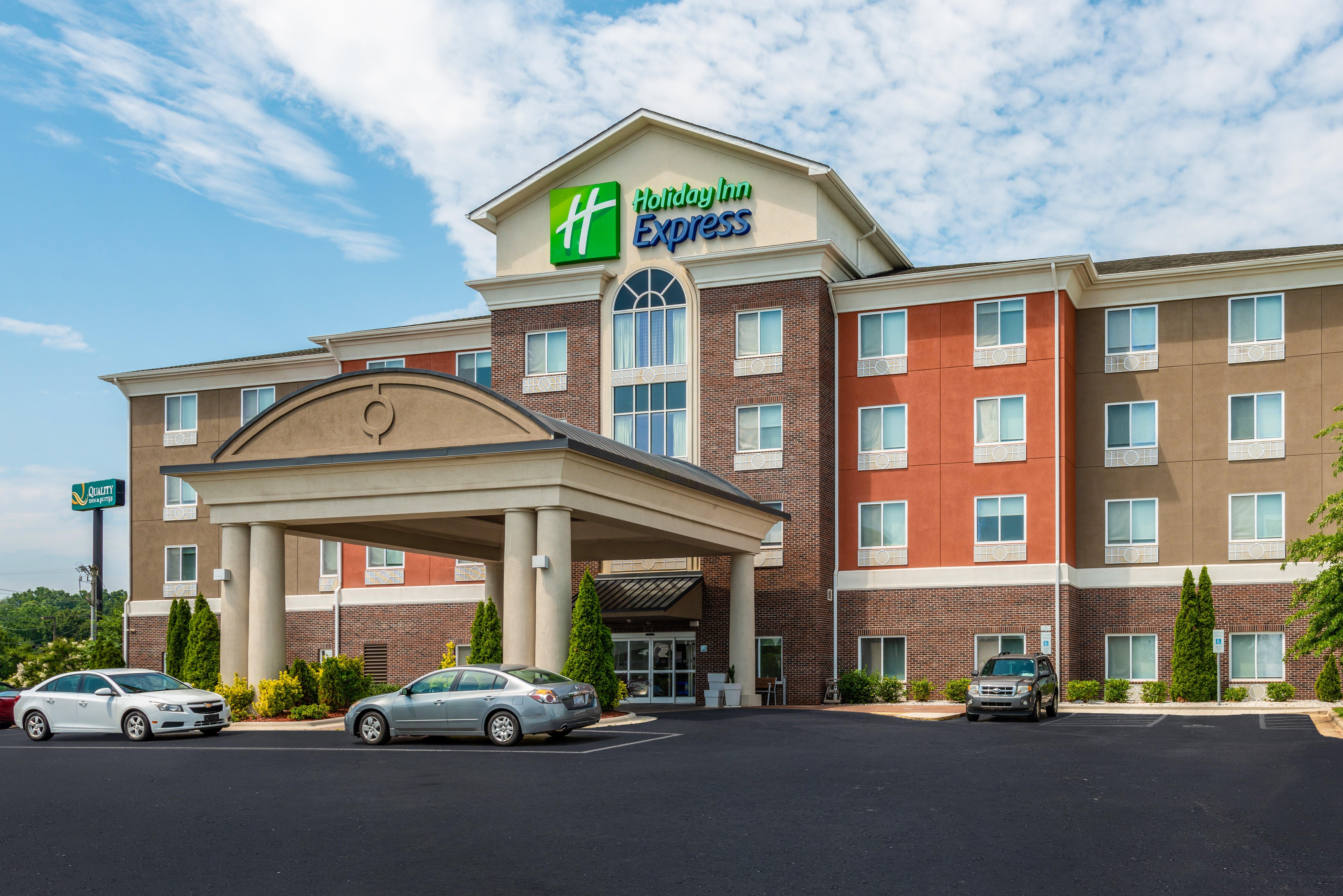 Holiday Inn Express & Suites Стейтсвил Екстериор снимка