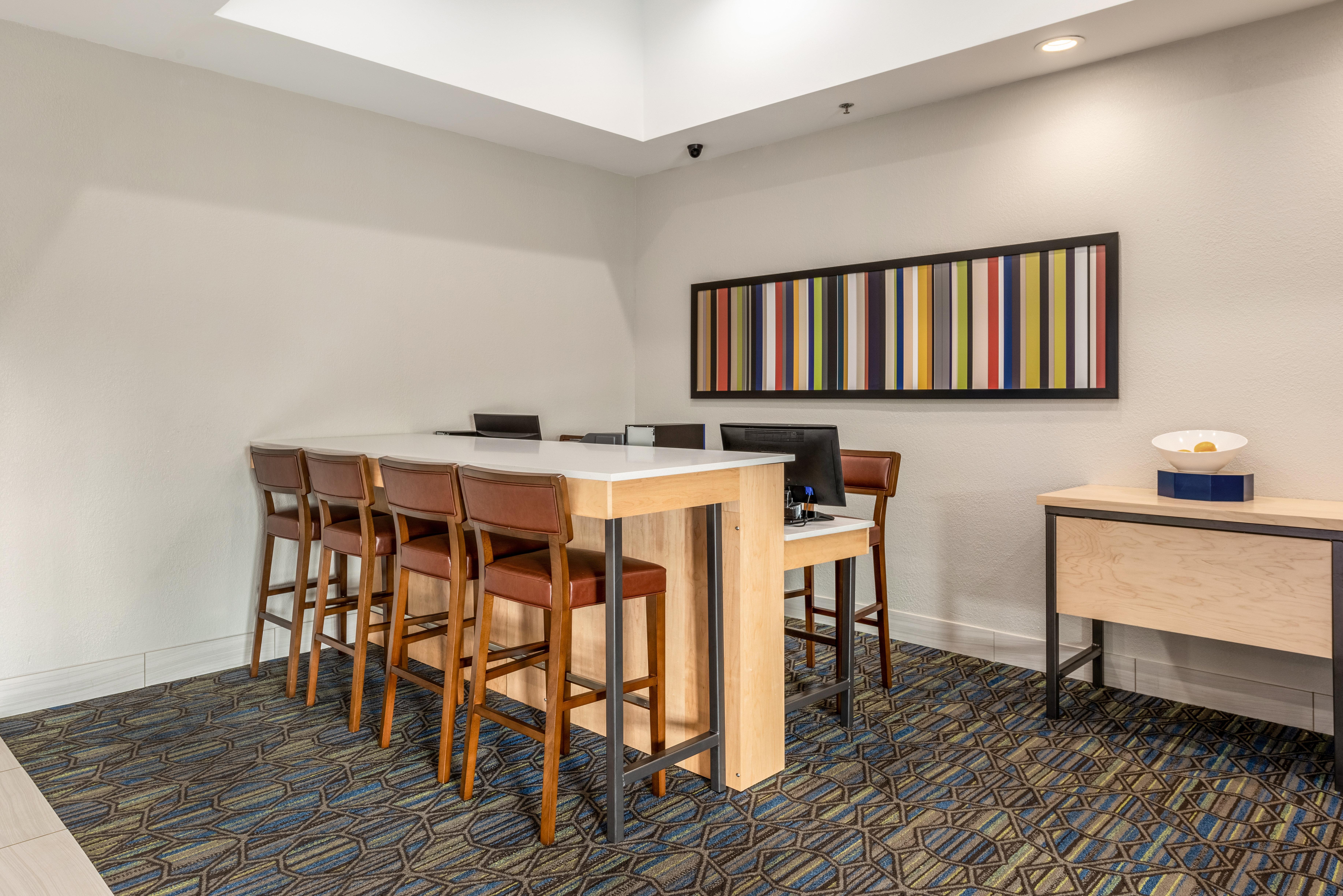 Holiday Inn Express & Suites Стейтсвил Екстериор снимка