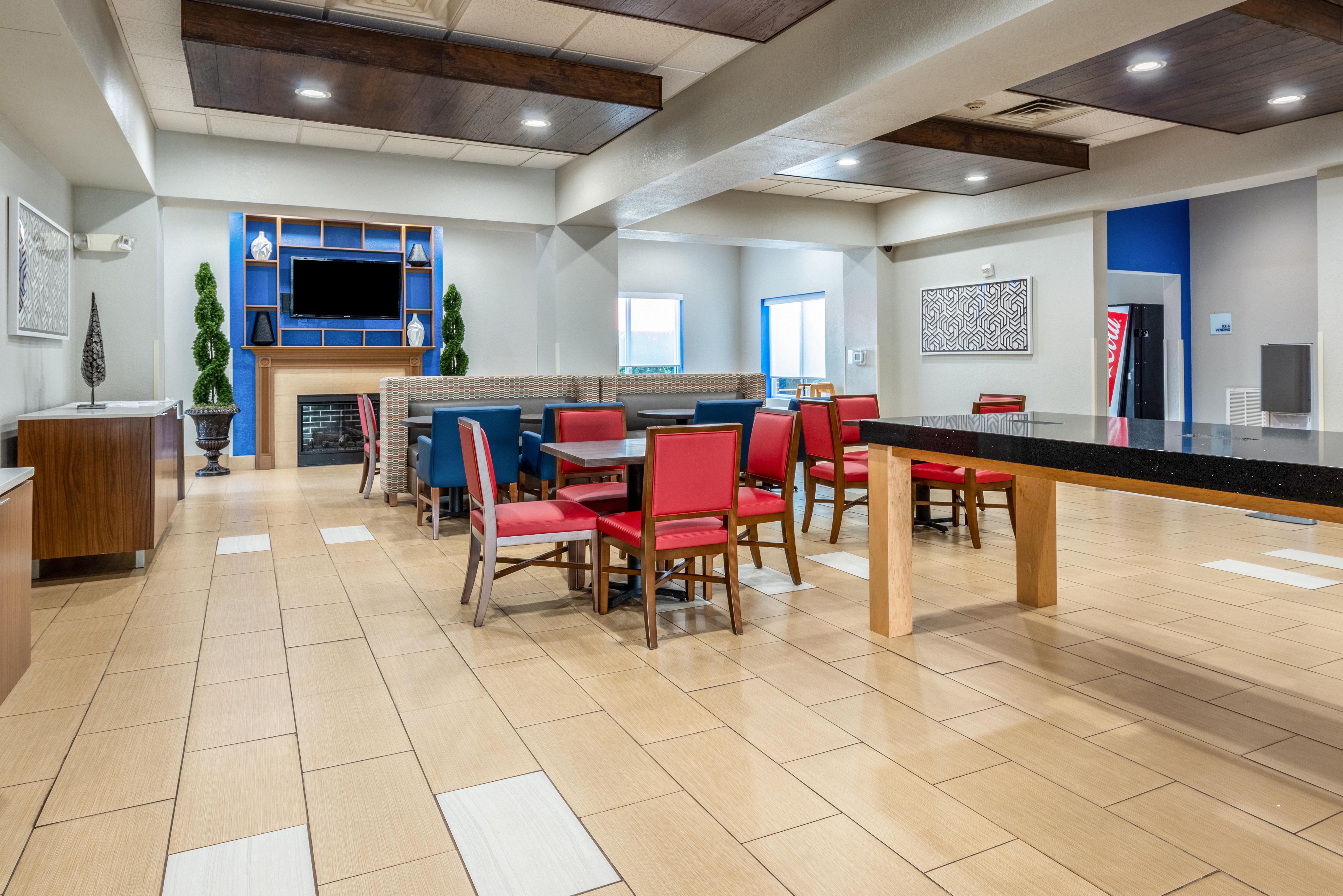 Holiday Inn Express & Suites Стейтсвил Екстериор снимка