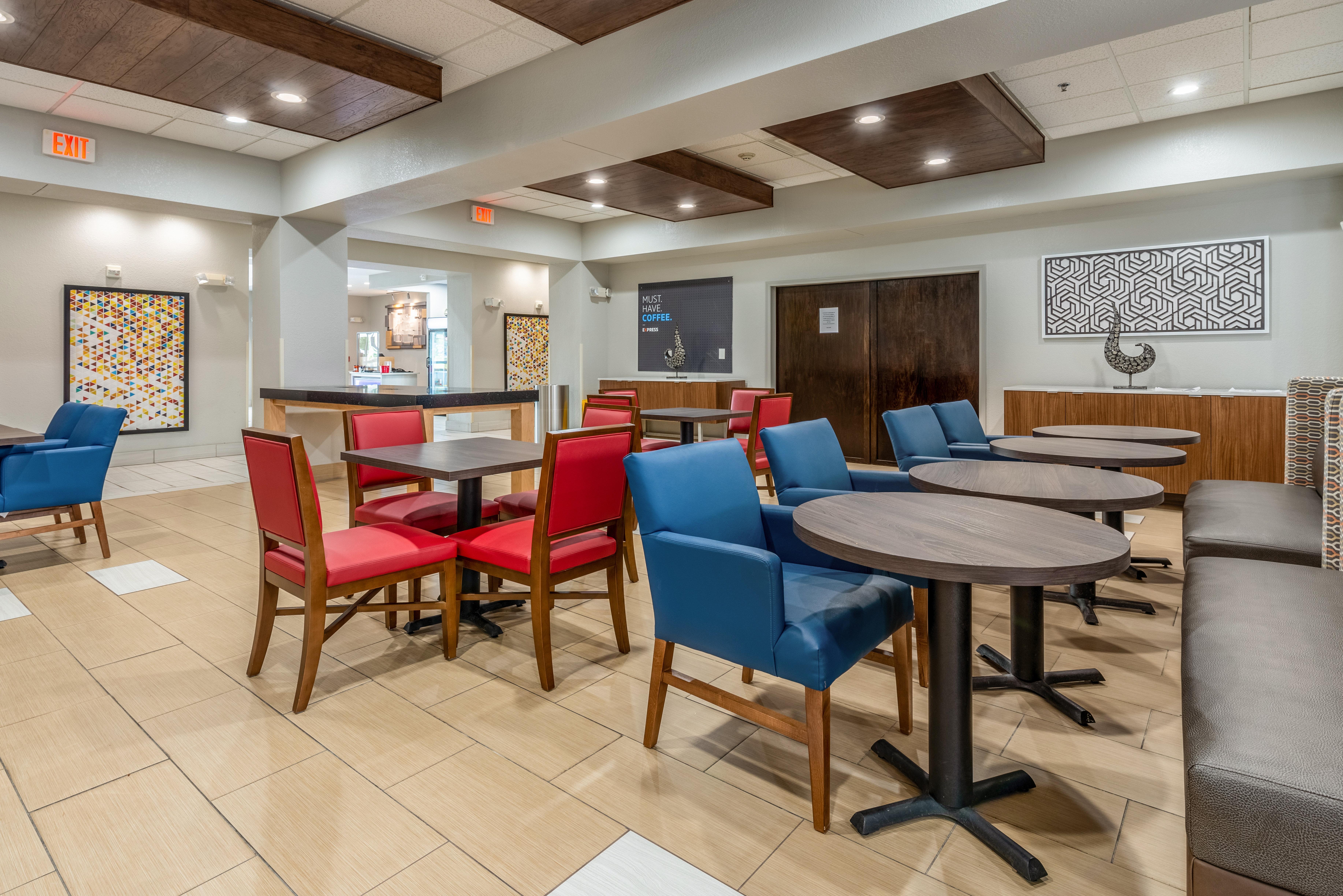 Holiday Inn Express & Suites Стейтсвил Екстериор снимка