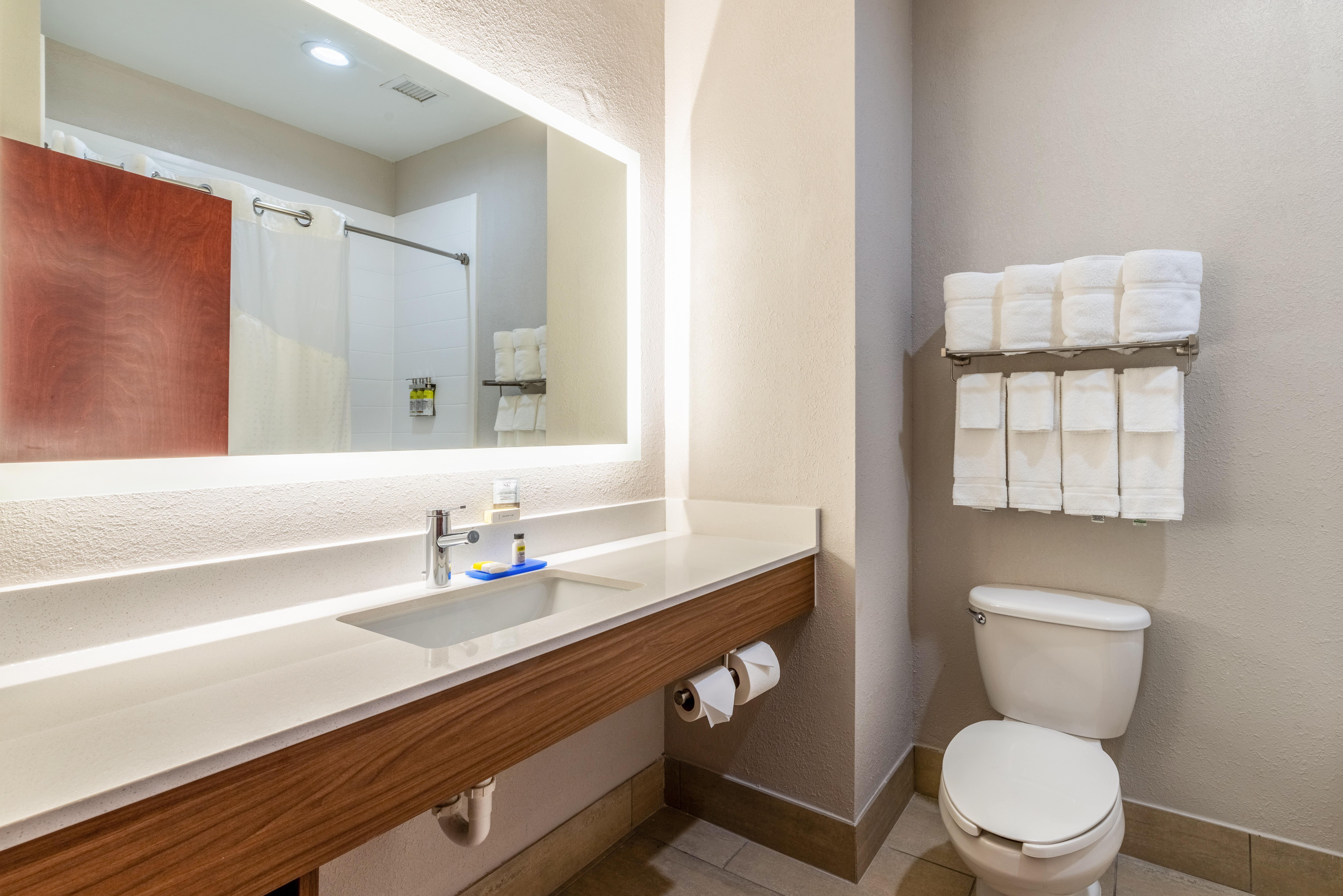 Holiday Inn Express & Suites Стейтсвил Екстериор снимка
