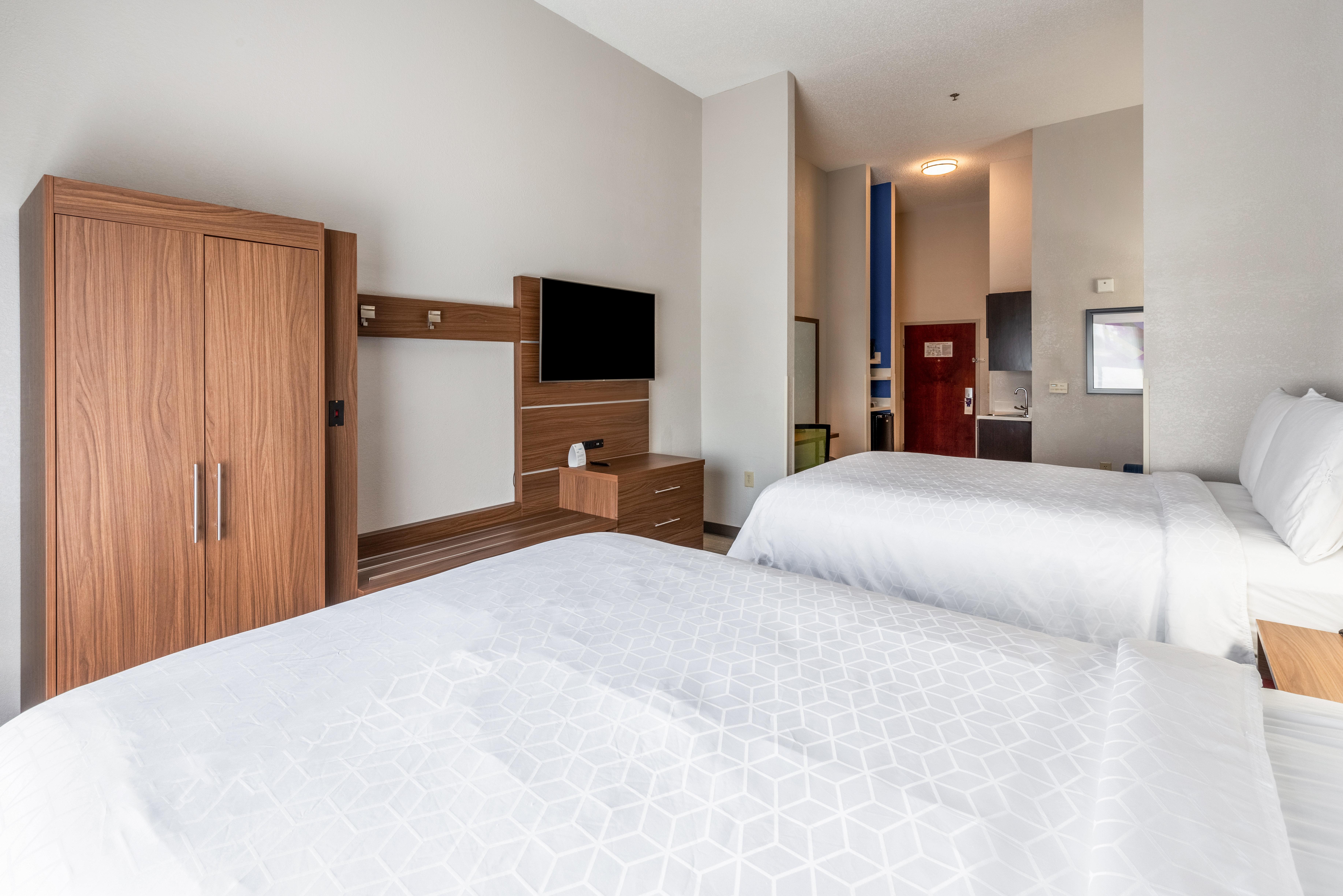 Holiday Inn Express & Suites Стейтсвил Екстериор снимка