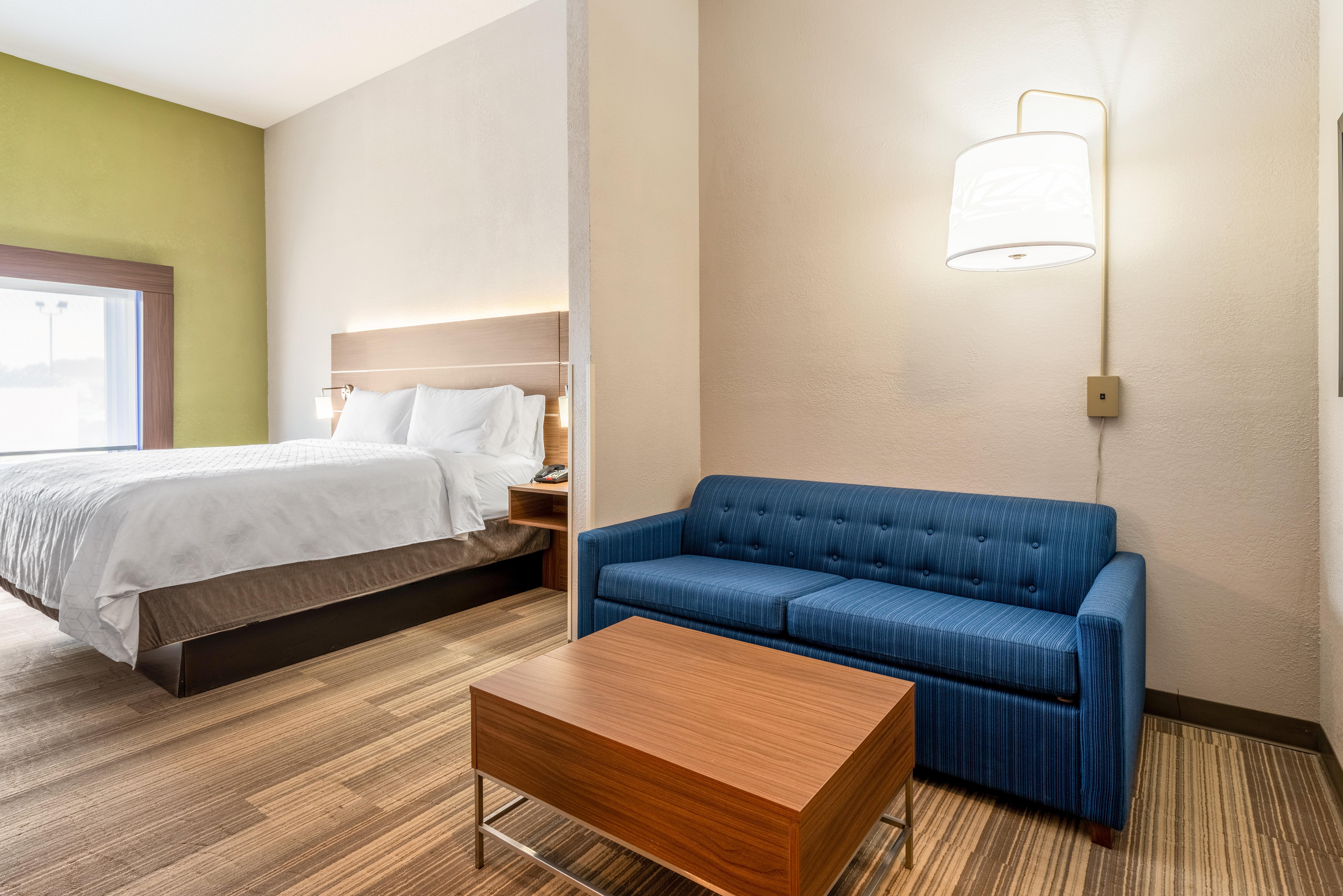 Holiday Inn Express & Suites Стейтсвил Екстериор снимка