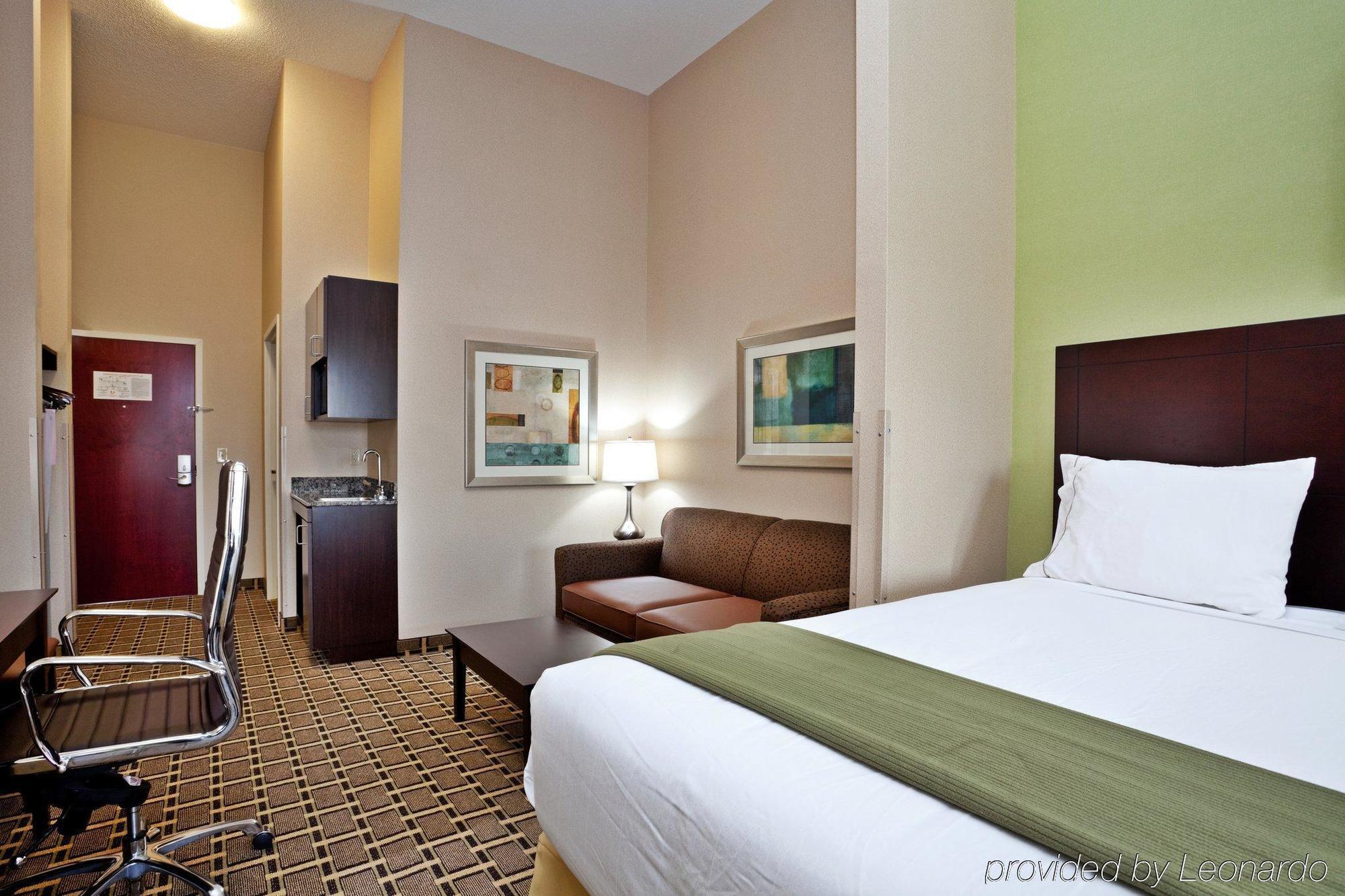 Holiday Inn Express & Suites Стейтсвил Екстериор снимка