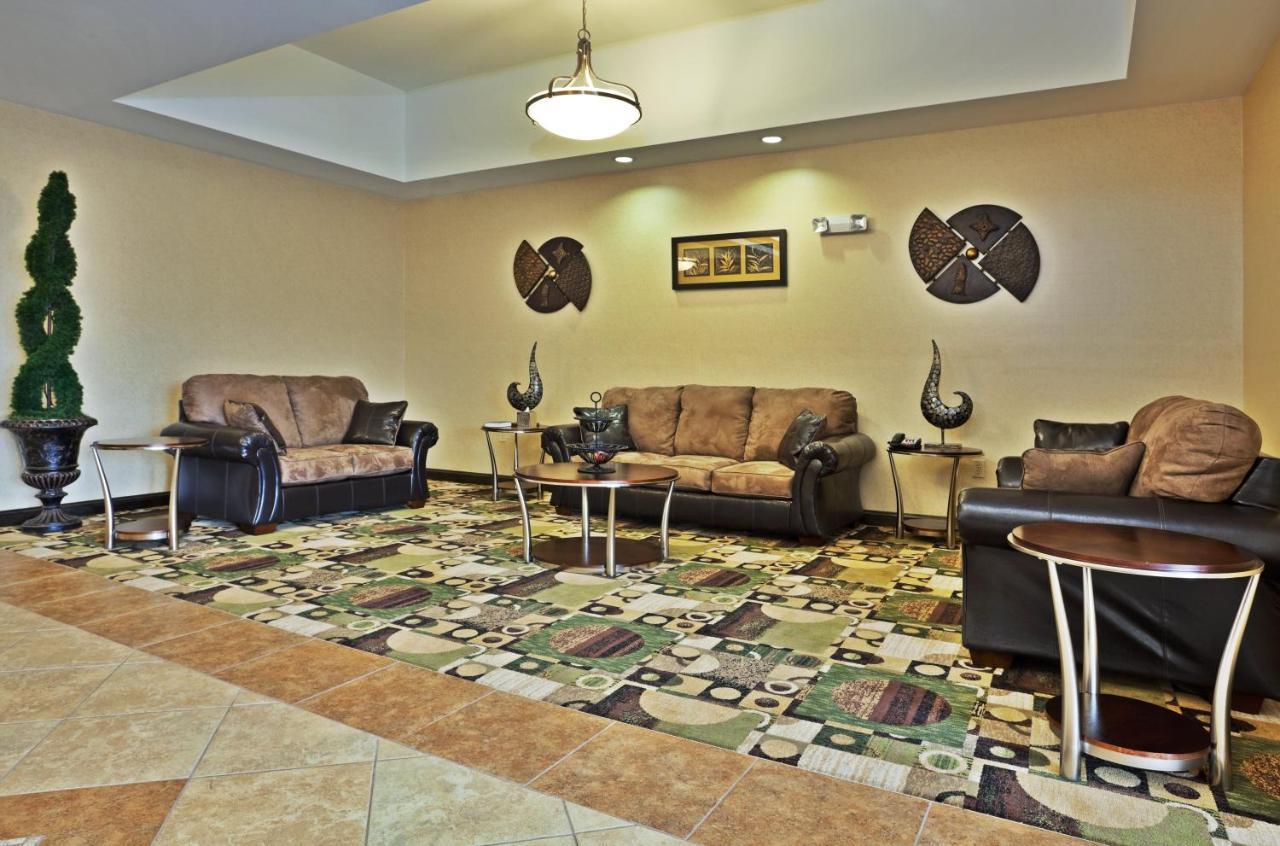 Holiday Inn Express & Suites Стейтсвил Екстериор снимка