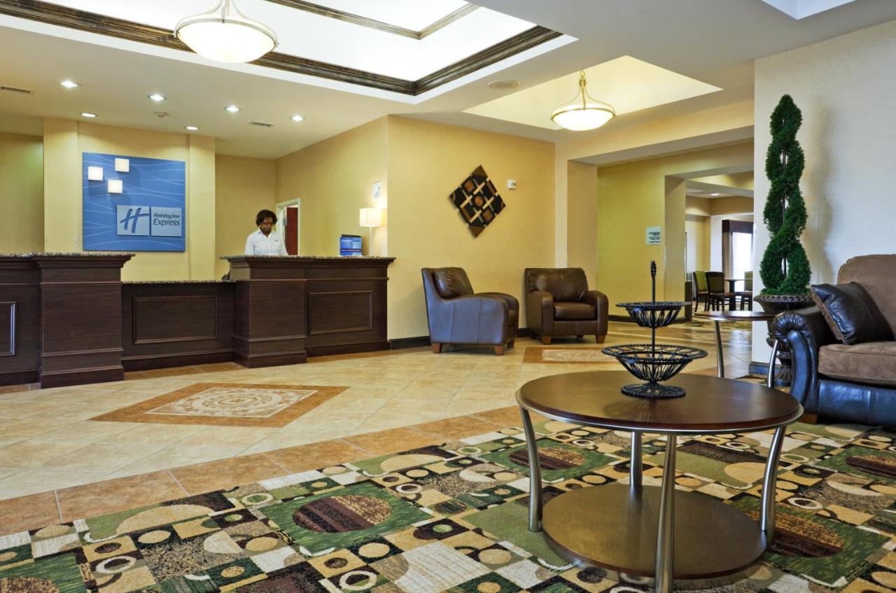 Holiday Inn Express & Suites Стейтсвил Екстериор снимка