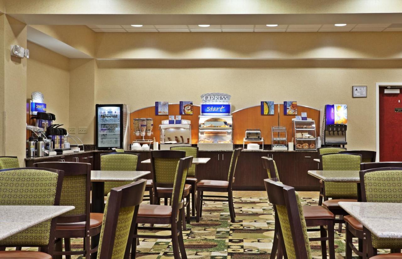 Holiday Inn Express & Suites Стейтсвил Екстериор снимка