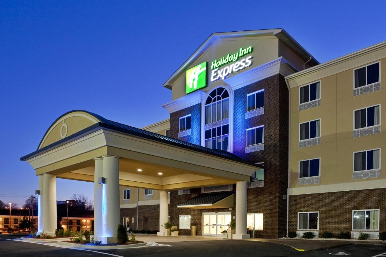 Holiday Inn Express & Suites Стейтсвил Екстериор снимка
