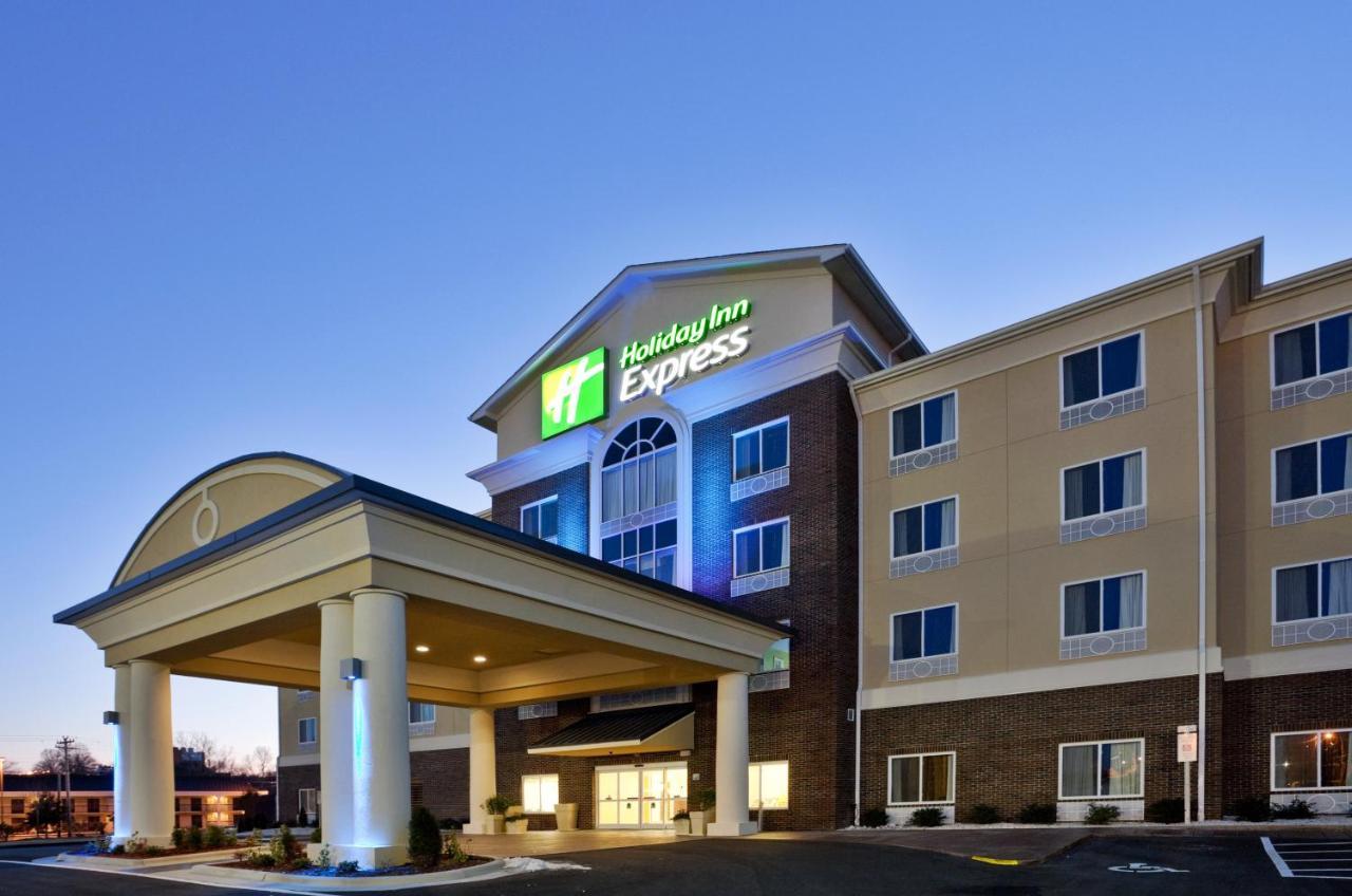Holiday Inn Express & Suites Стейтсвил Екстериор снимка